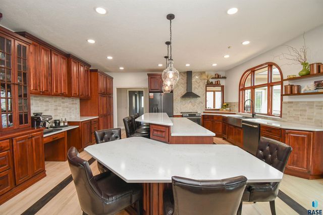 4800 S Caraway Cir Circle, Sioux Falls, SD 57108