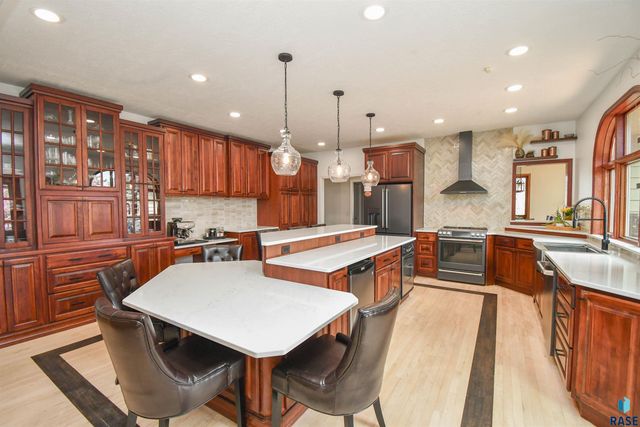 4800 S Caraway Cir Circle, Sioux Falls, SD 57108