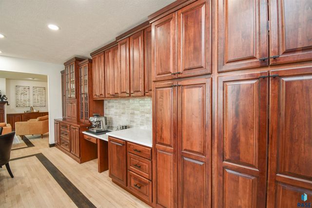 4800 S Caraway Cir Circle, Sioux Falls, SD 57108