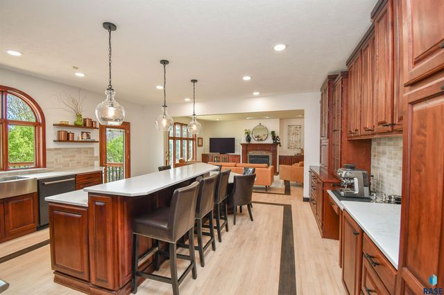 4800 S Caraway Cir Circle, Sioux Falls, SD 57108