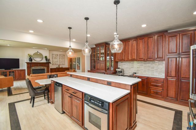 4800 S Caraway Cir Circle, Sioux Falls, SD 57108