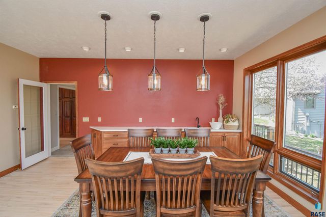 4800 S Caraway Cir Circle, Sioux Falls, SD 57108