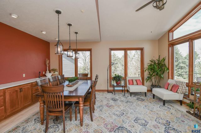 4800 S Caraway Cir Circle, Sioux Falls, SD 57108