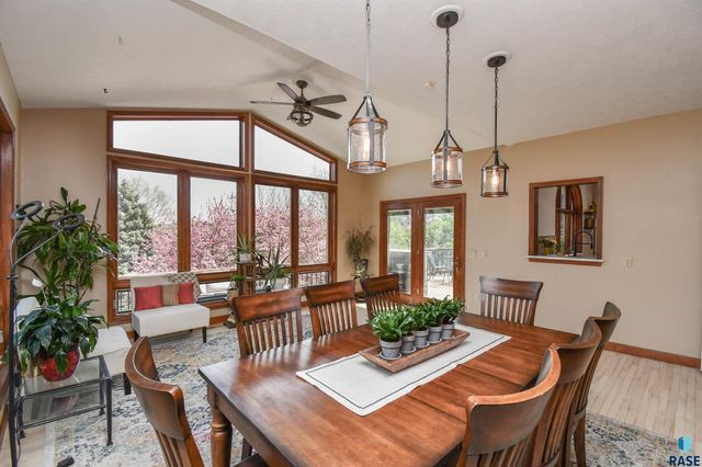 4800 S Caraway Cir Circle, Sioux Falls, SD 57108