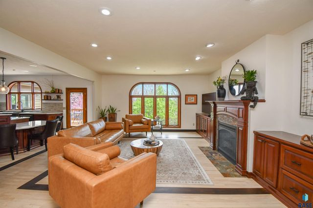 4800 S Caraway Cir Circle, Sioux Falls, SD 57108