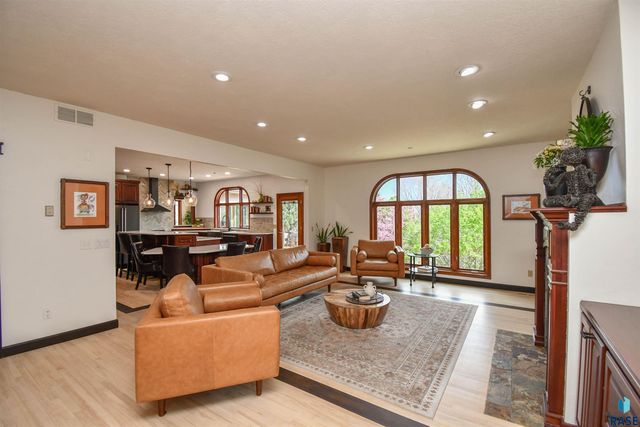 4800 S Caraway Cir Circle, Sioux Falls, SD 57108