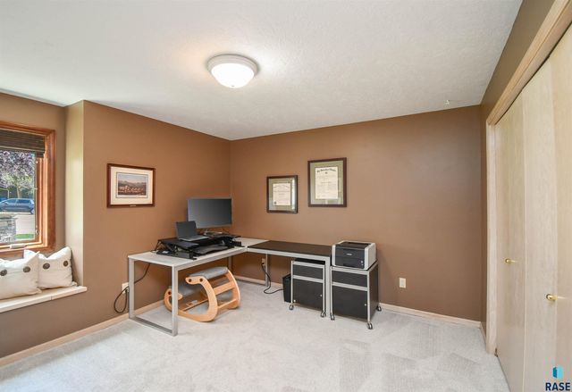 4800 S Caraway Cir Circle, Sioux Falls, SD 57108