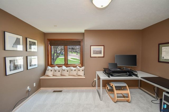 4800 S Caraway Cir Circle, Sioux Falls, SD 57108