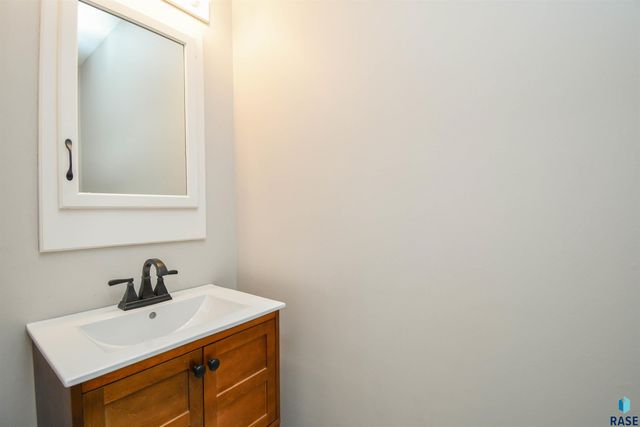 4800 S Caraway Cir Circle, Sioux Falls, SD 57108