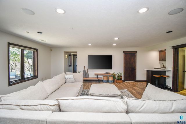 4800 S Caraway Cir Circle, Sioux Falls, SD 57108
