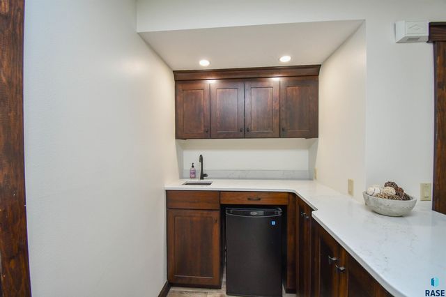4800 S Caraway Cir Circle, Sioux Falls, SD 57108