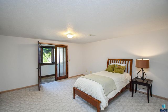 4800 S Caraway Cir Circle, Sioux Falls, SD 57108