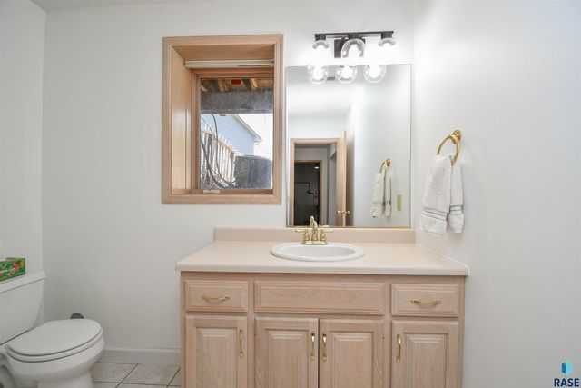 4800 S Caraway Cir Circle, Sioux Falls, SD 57108