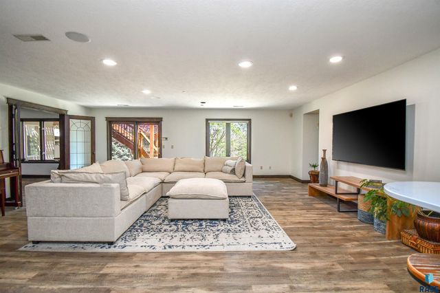 4800 S Caraway Cir Circle, Sioux Falls, SD 57108