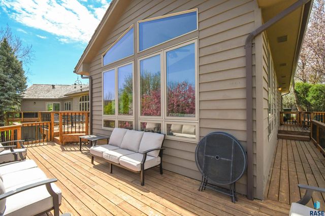 4800 S Caraway Cir Circle, Sioux Falls, SD 57108
