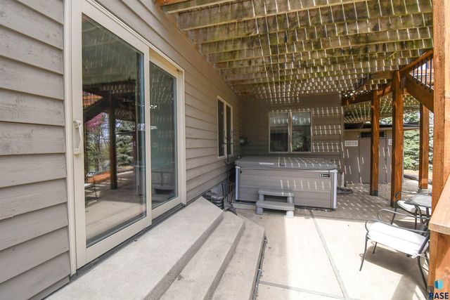 4800 S Caraway Cir Circle, Sioux Falls, SD 57108