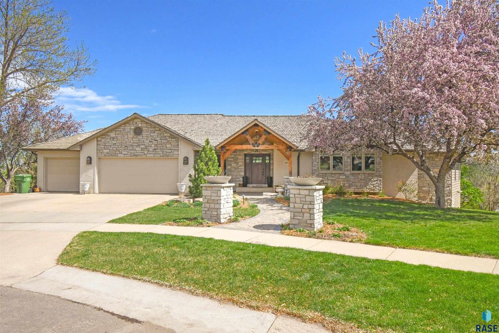 4800 S Caraway Cir Circle, Sioux Falls, SD 57108