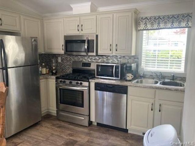 1661 Old Country Road 49, Riverhead, NY 11901