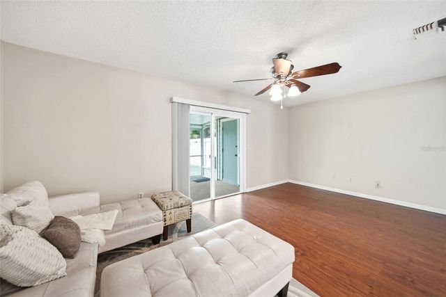 585 SHADOW GLENN PLACE, Winter Springs, FL 32708