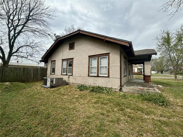 401 S Lynn Avenue, Columbus, KS 66725