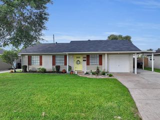 720 S 2nd Street, Nederland, TX 77627