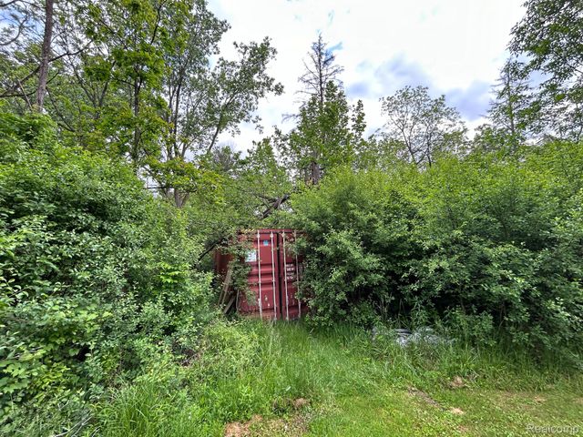 2356 S DYE Road, Flint Twp, MI 48532