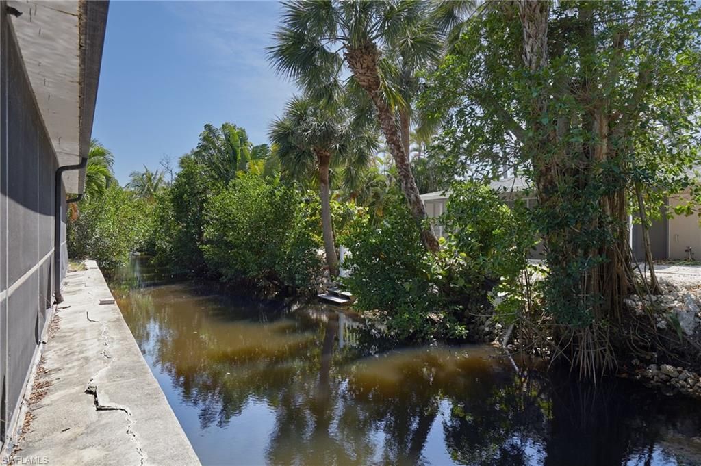 27620 Riverdale LN, BONITA SPRINGS, FL 34134 — photo 2