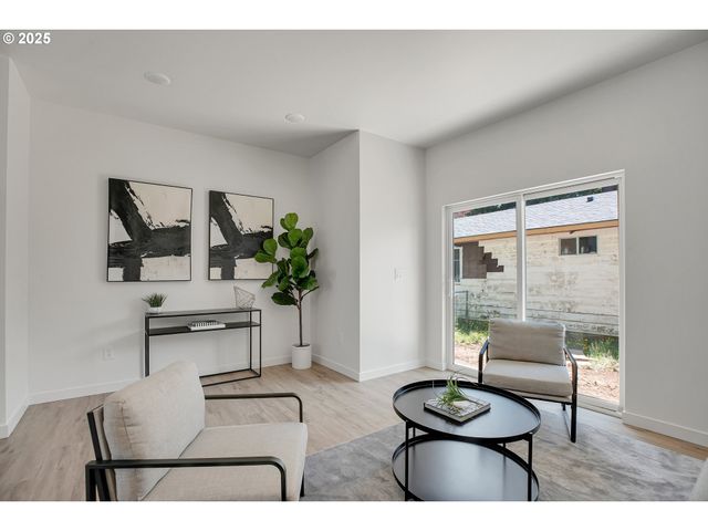 14846 Ne Couch St 8, Portland, OR 97230