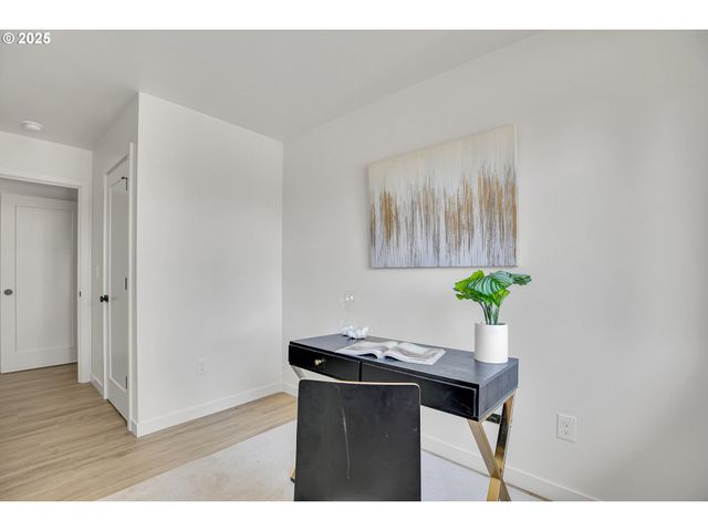 14846 Ne Couch St 8, Portland, OR 97230