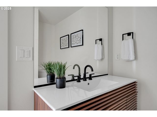 14846 Ne Couch St 8, Portland, OR 97230
