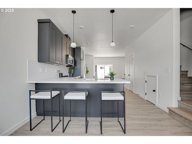 14846 Ne Couch St 8, Portland, OR 97230