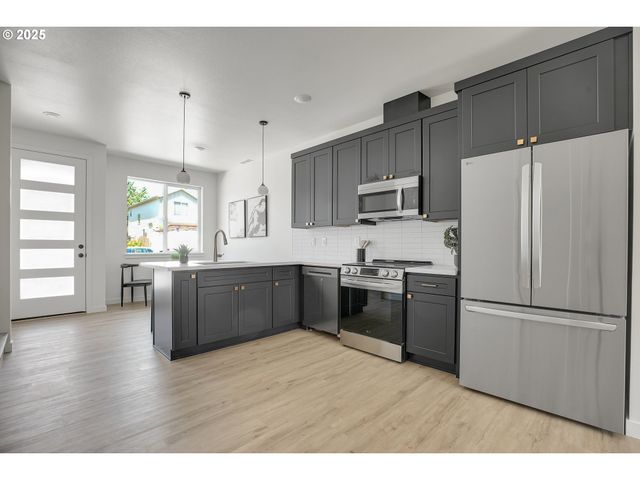 14846 Ne Couch St 8, Portland, OR 97230