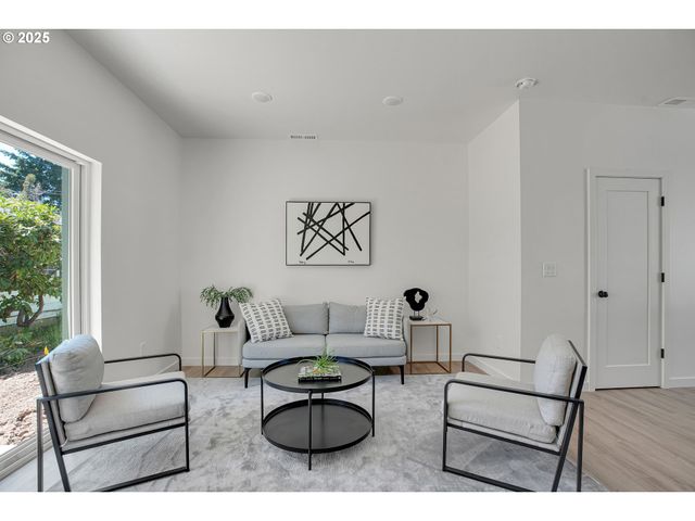 14846 Ne Couch St 8, Portland, OR 97230