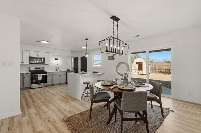 514 Villa Verde Drive SE, Rio Rancho, NM 87124