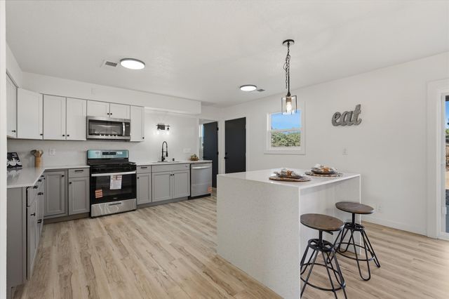 514 Villa Verde Drive SE, Rio Rancho, NM 87124