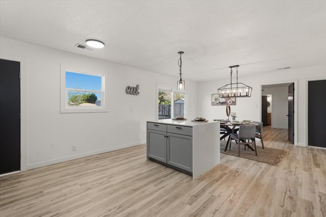514 Villa Verde Drive SE, Rio Rancho, NM 87124