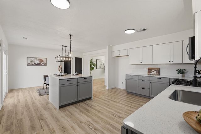 514 Villa Verde Drive SE, Rio Rancho, NM 87124