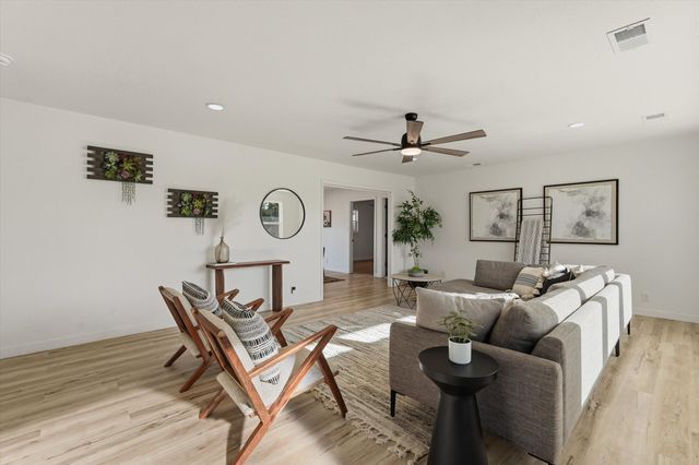 514 Villa Verde Drive SE, Rio Rancho, NM 87124