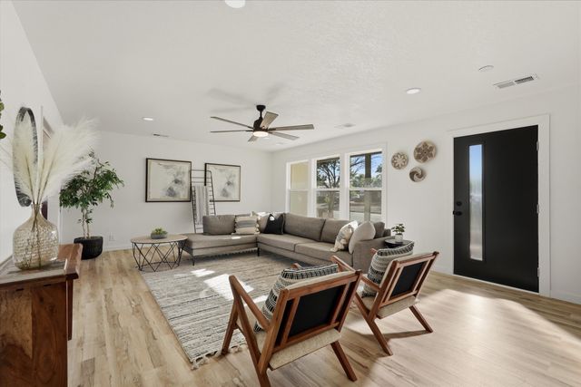 514 Villa Verde Drive SE, Rio Rancho, NM 87124