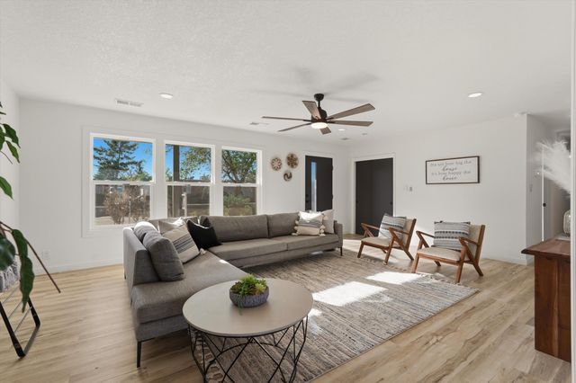 514 Villa Verde Drive SE, Rio Rancho, NM 87124