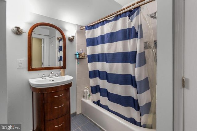 2813 OGDEN ST, Philadelphia, PA 19130