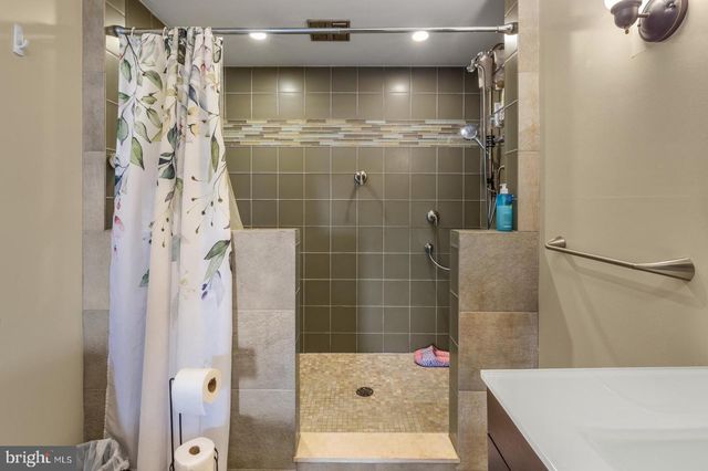 2813 OGDEN ST, Philadelphia, PA 19130