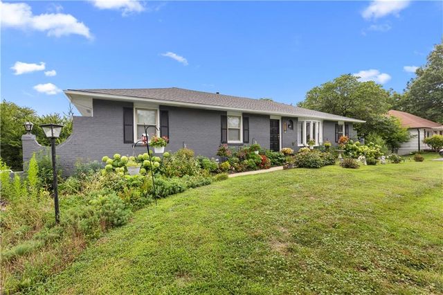 7611 Harry S Truman Drive, Grandview, MO 64030