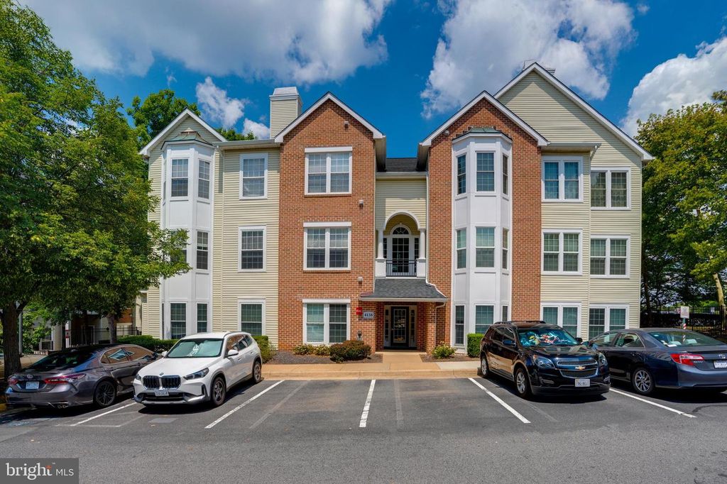 4138 FOUNTAINSIDE LN #A302, Fairfax, VA 22030