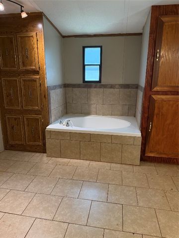 17585 E Cedar Lane Road, Norman, OK 73026