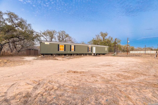 2383 Tomblin, Bigfoot, TX 78005