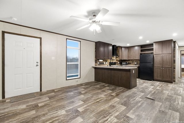 2383 Tomblin, Bigfoot, TX 78005