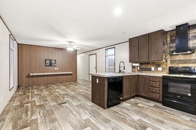 2383 Tomblin, Bigfoot, TX 78005