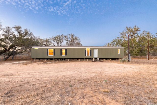 2383 Tomblin, Bigfoot, TX 78005