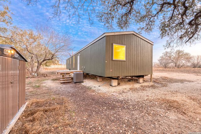 2383 Tomblin, Bigfoot, TX 78005